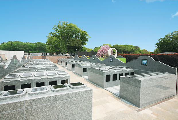 連棟式永代供養墓 「やすらぎの碑」 新しいかたちの永代供養